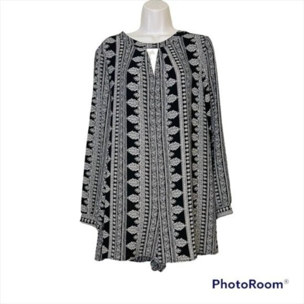 ASTR the Label Black‎ White Paisley Tile Print Long Sleeve Keyhole Romper Womens